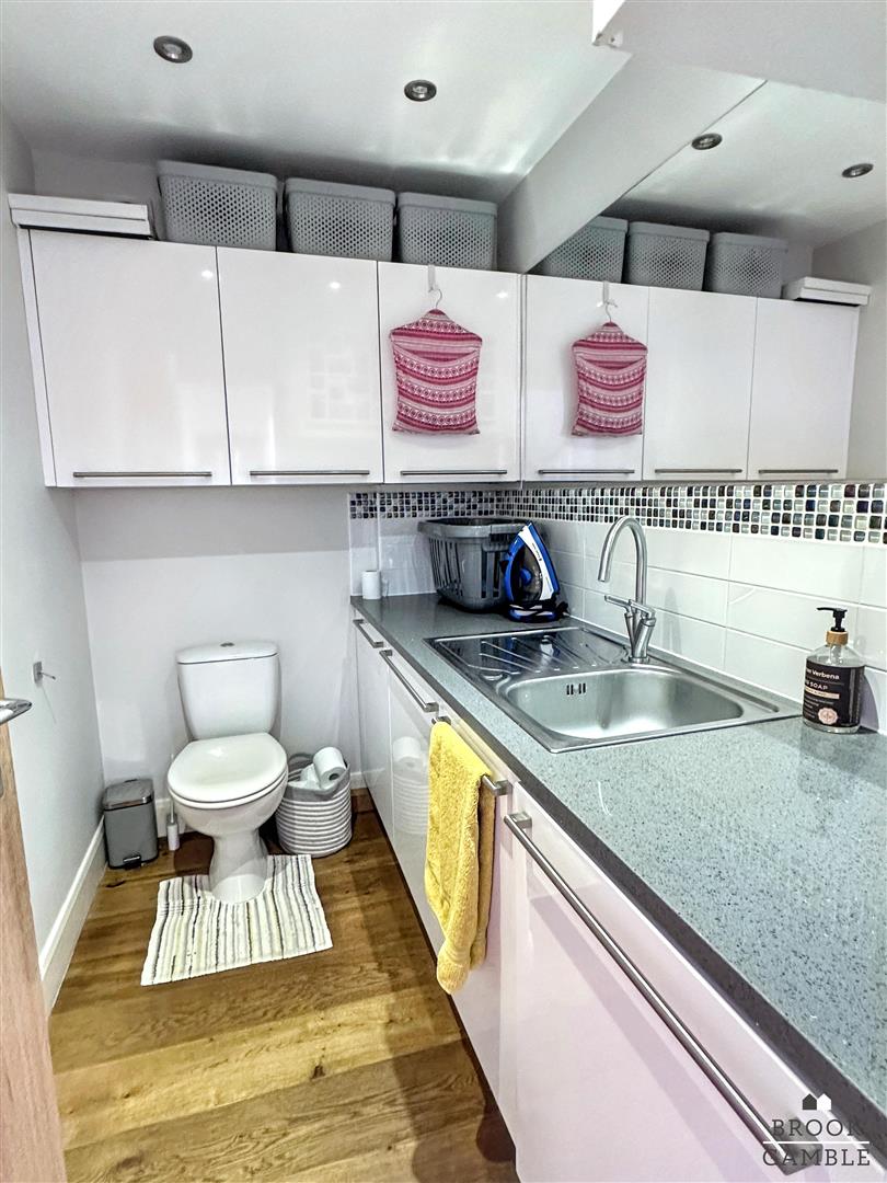 4 Bedroom House. Baldwin Avenue in Eastbourne, East Sussex 8